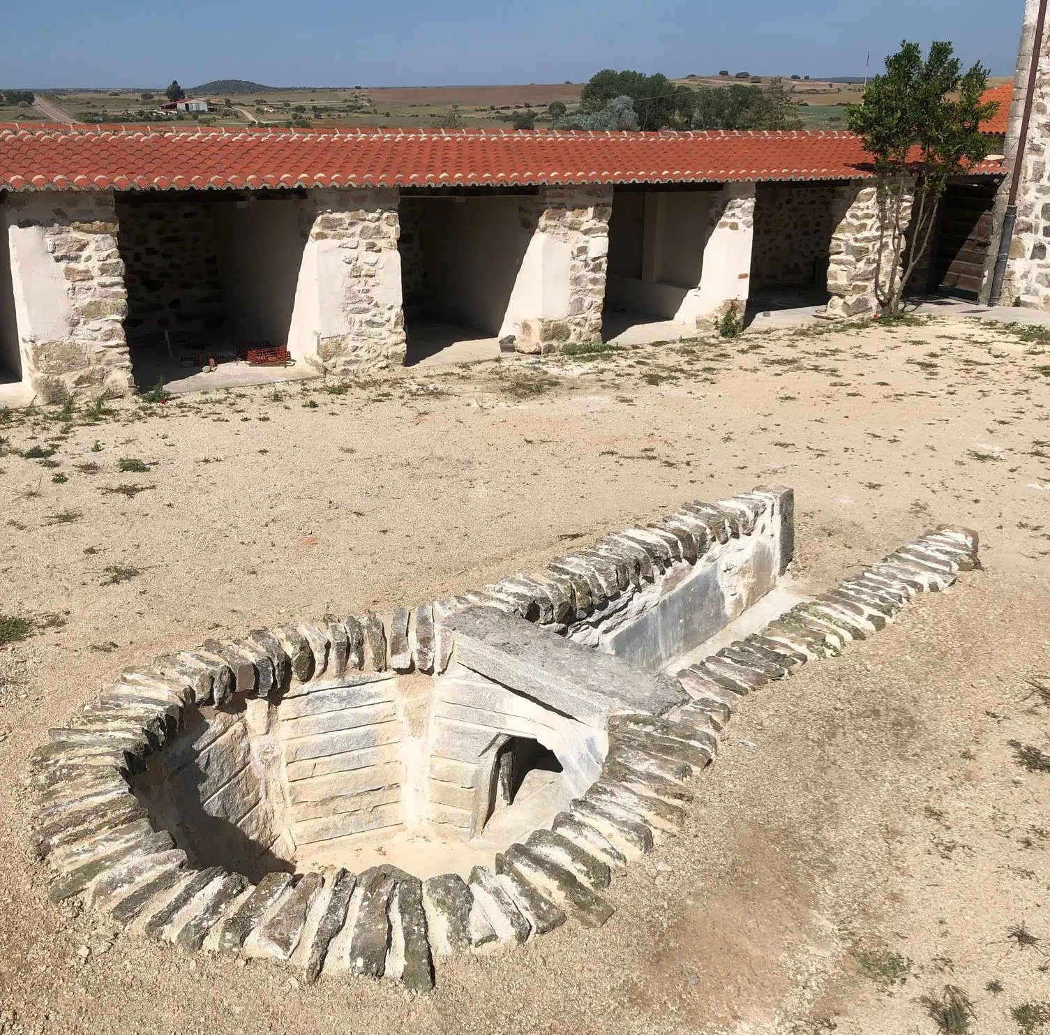 reproducción de horno celta en el Museo Centro de Interpretación del Barro de Pereruela, comarca de Sayago, Zamora